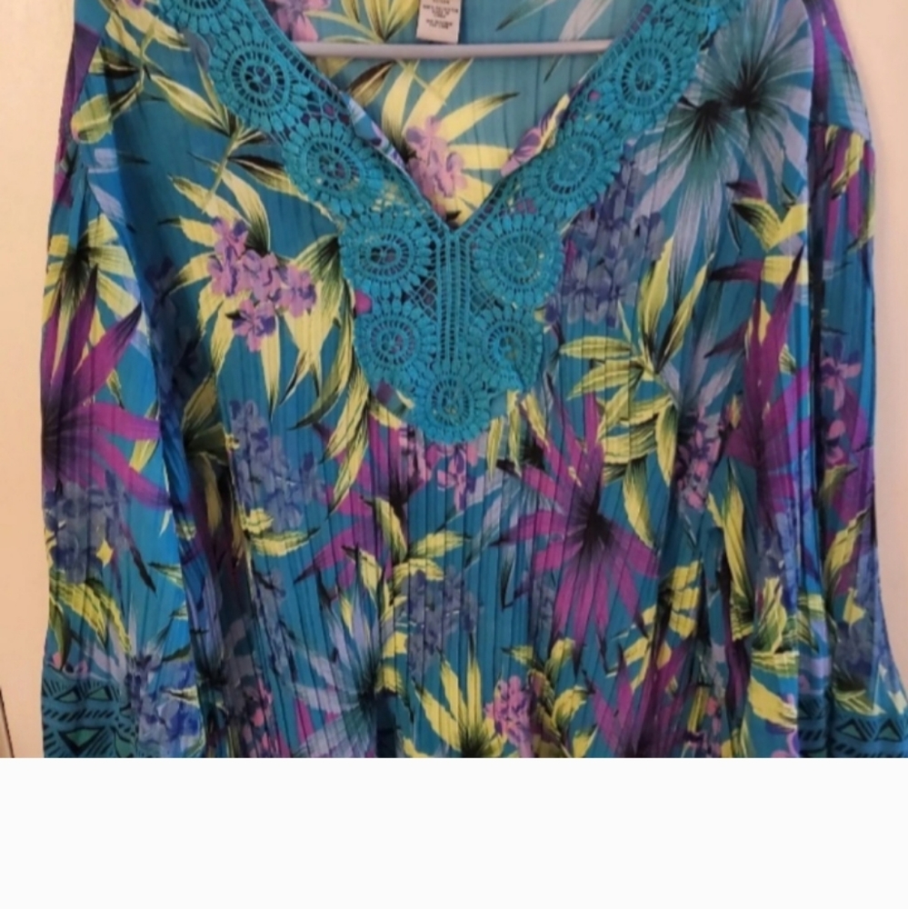 Catherines Tunic Top 2x - Picture 6 of 6